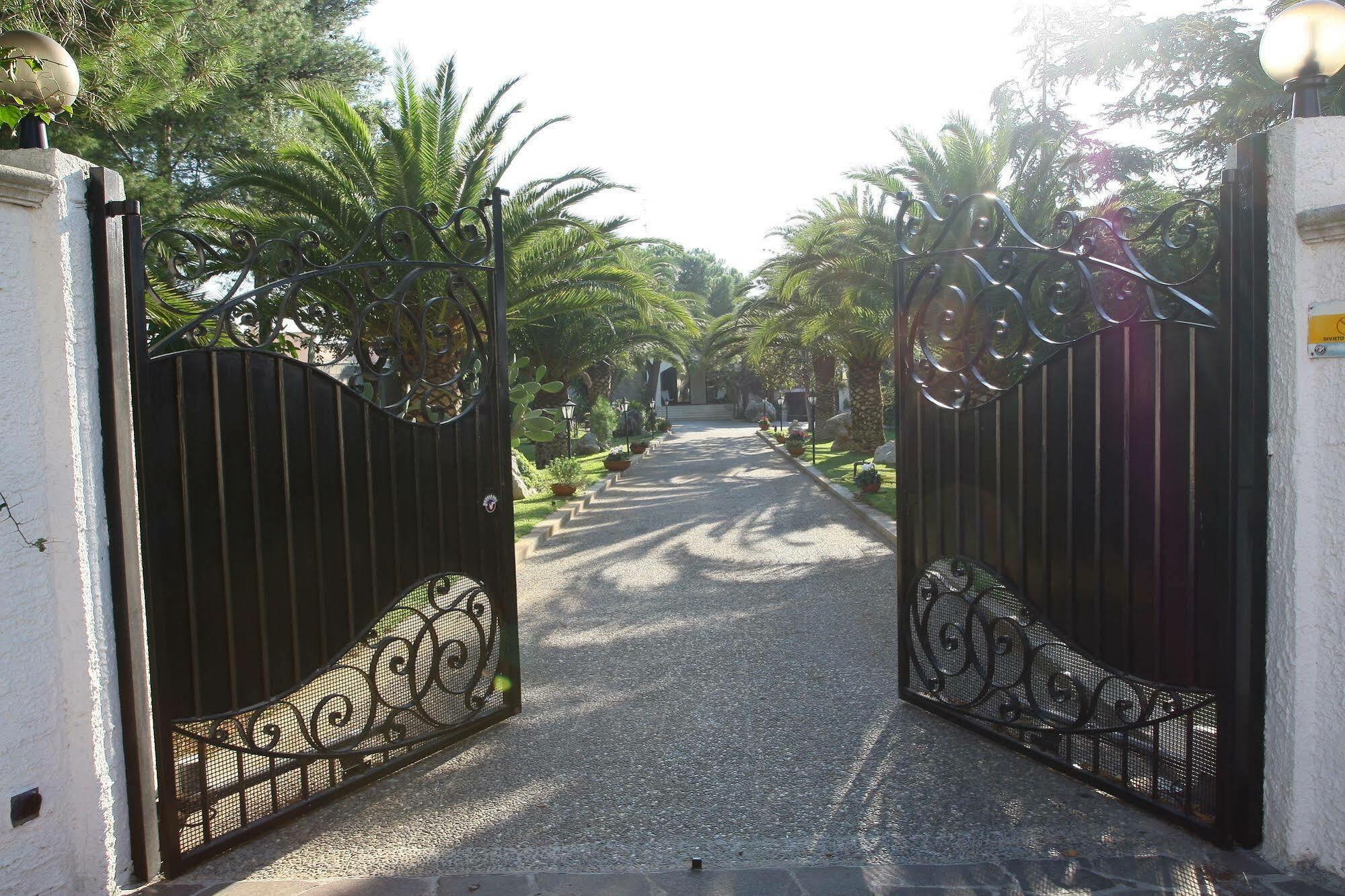 Lecce Guesthouse ภายนอก รูปภาพ